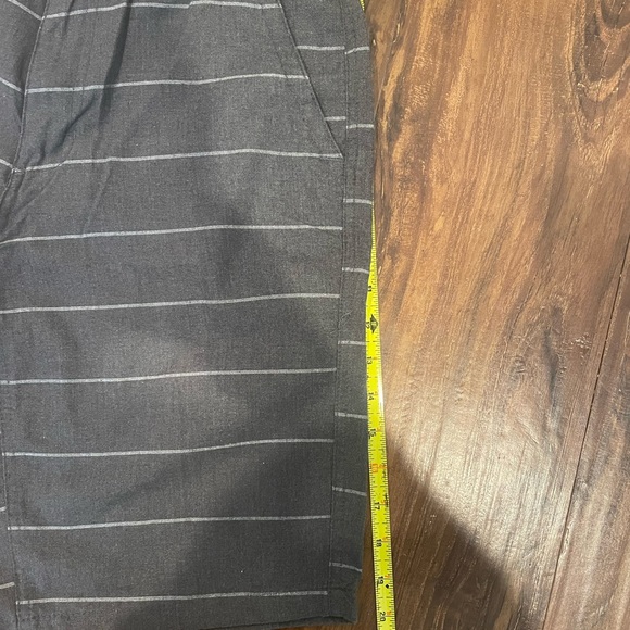 Freeworld Shorts - Picture 3 of 3